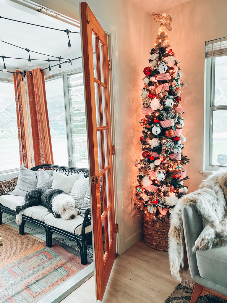 Christmas Garland, Tree and Other Holiday Décor in our Bungalow
