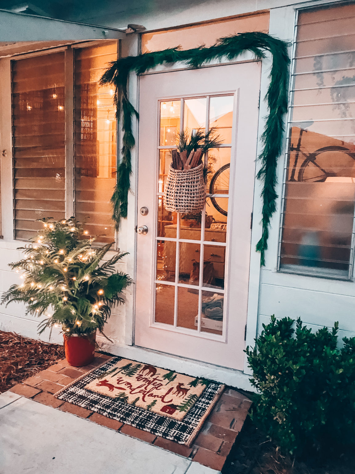 Christmas Front Porch 2019 - Blushing Bungalow | So Cute You'll Blush ☺️