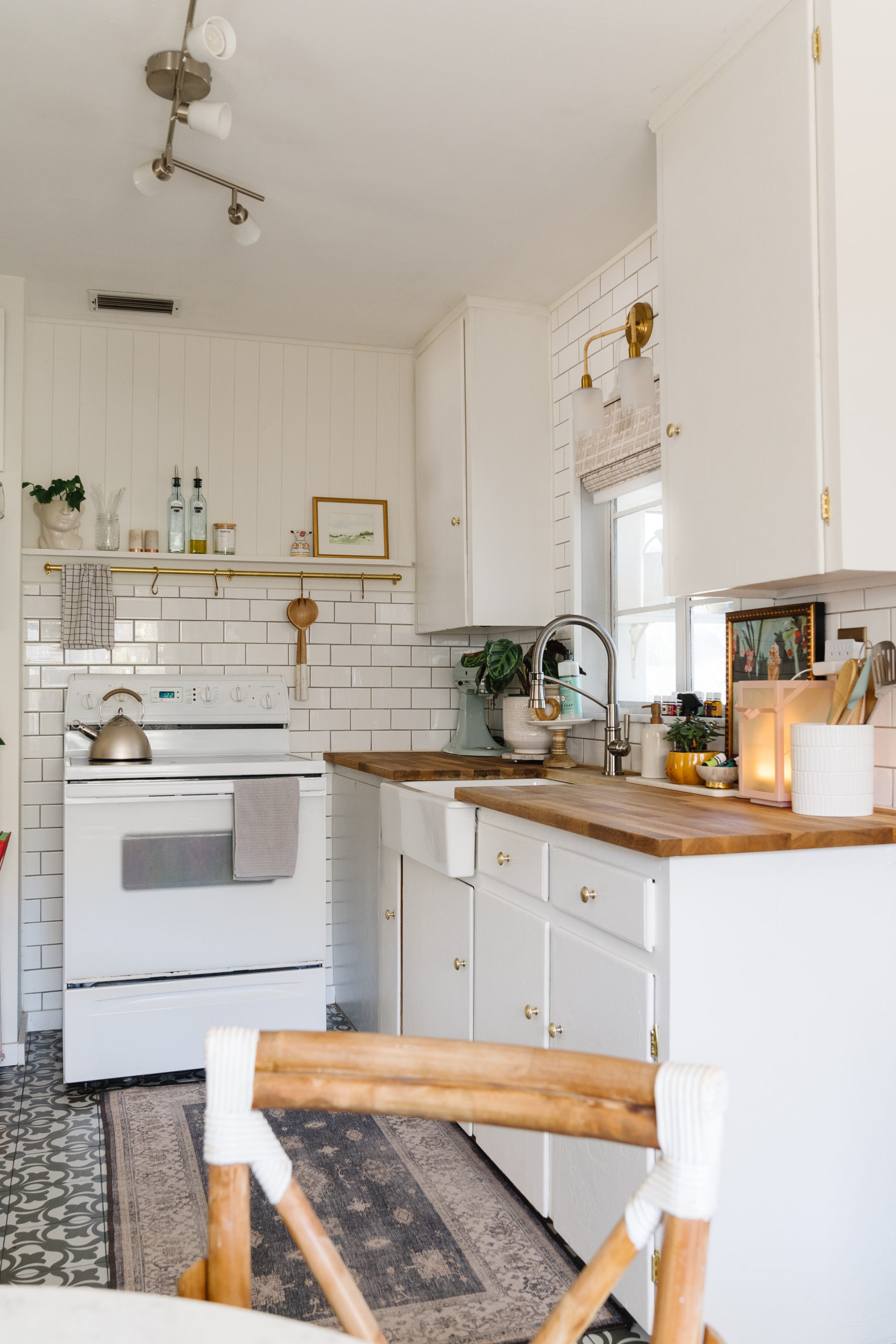 Easy Updates in Small Kitchen - Blushing Bungalow | So Cute You'll Blush ☺️